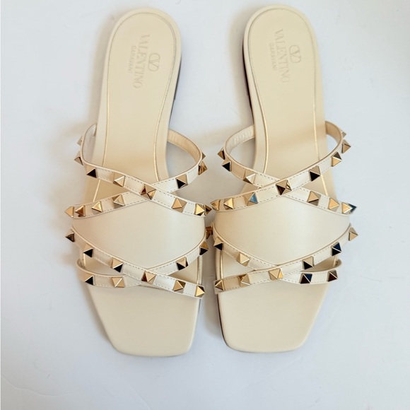 Valentino Garavani Mystic White Gold Strappy Rockstud Flat sandals EU 41 - Picture 2 of 10